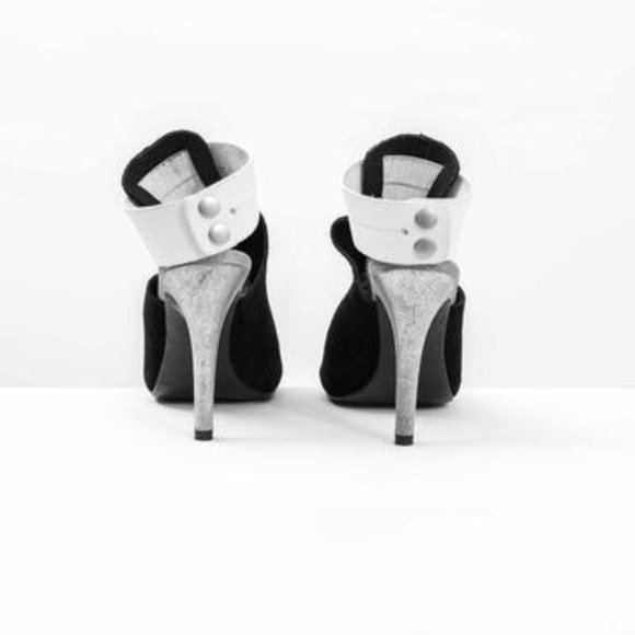 Pedro Garcia Heeled Peep Toe Booties with White Ankle Cuff - Picture 4 of 5